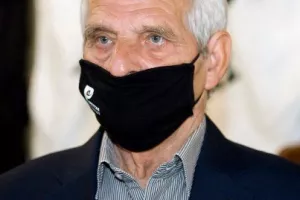 (Φωτογραφίες) Συγκίνηση στο "τελευταίο αντίο" του σπουδαίου Νίκου Χαραλάμπους