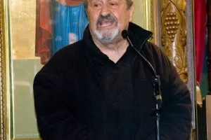 (Φωτογραφίες) Συγκίνηση στο "τελευταίο αντίο" του σπουδαίου Νίκου Χαραλάμπους