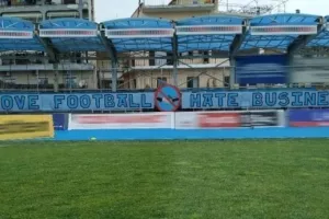 Πανό για το ESL