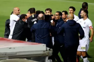 Κορρέα/ΓΚΟΛ, σπριντ στον πάγκο και αποθέωση (φώτος)