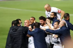 Κορρέα/ΓΚΟΛ, σπριντ στον πάγκο και αποθέωση (φώτος)