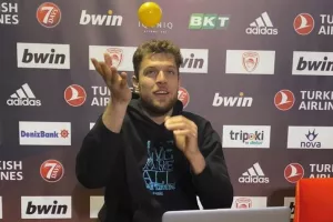 Μίλησε με τους αθλητές του One Team ο… κόουτς Βεζένκοφ