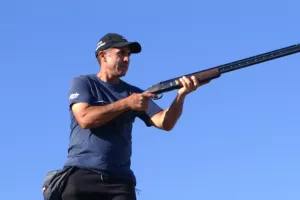 Ο Ντίνος Κωνσταντίνου κέρδισε το «Κύπελλο Πάφου»