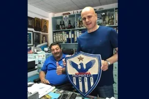 ΦΩΤΟ με Τιμούρ και "Ο Νοών Νοείτω!"