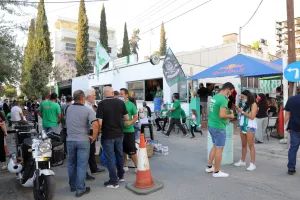 ΦΩΤΟΣ/Χαμόγελα με τα τρόπαια και τους παίκτες οι Ομονοιάτες