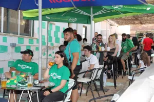 ΦΩΤΟΣ/Χαμόγελα με τα τρόπαια και τους παίκτες οι Ομονοιάτες