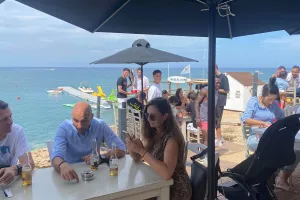 ΦΩΤΟΣ/Το γιόρτασαν παραλιακά οι Κυπελλούχοι! (UPD)