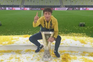 Ο Μανώλης με Europa League! 