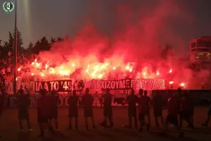 Θύρα 9: "Ενωμένοι και πεισμωμένοι"