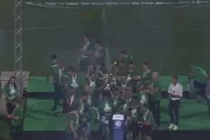 Το "πράσινο" ΤΡΟΠΑΙΟ... στον ουρανό του ΓΣΠ! (Φώτος)