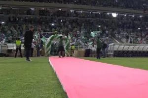 Το "πράσινο" ΤΡΟΠΑΙΟ... στον ουρανό του ΓΣΠ! (Φώτος)