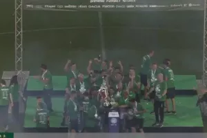 Το "πράσινο" ΤΡΟΠΑΙΟ... στον ουρανό του ΓΣΠ! (Φώτος)