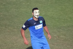 Mε μάσκα V for vendetta ο σκόρερ! (φώτος)