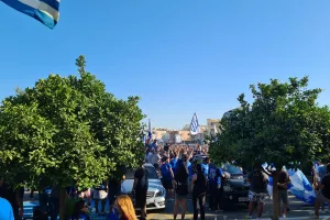 "Ολα μπλε" στο πάρκινγκ του "Α. Παπαδόπουλος"! (φώτος)