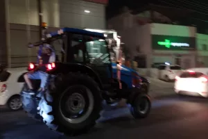 Ανορθωσιάτικο πάρτι έξω από το "ΠΑΠ" (βίντεο/φώτος)