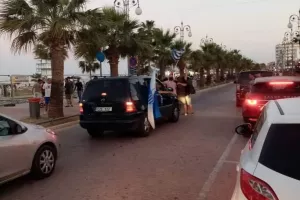 (ΑΝΟ/ΒΙΝΤΕΟ-ΦΩΤΟΣ) Με σημαίες, κασκόλ και κόρνες η πορεία!