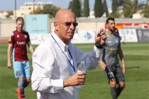 Δελεαστική πρόταση σε Στηβ, ετοιμάζει βαλίτσες ο κόουτς! (Πληροφορίες)