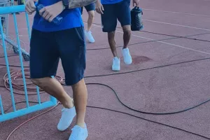 (Φώτος) Η άφιξη του ΑΠΟΕΛ στο Παραλίμνι