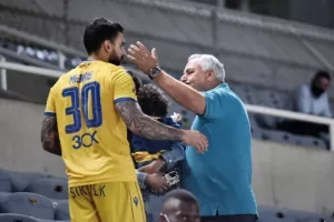 Η φανέλα στον... κάτοχό της!