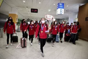 Ολυμπιακός: Η άφιξη και η θερμή υποδοχή των πρωταθλητριών Ευρώπης (φώτος)