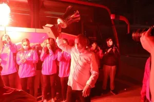 Ολυμπιακός: Η άφιξη και η θερμή υποδοχή των πρωταθλητριών Ευρώπης (φώτος)
