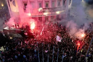 Πάρτι μέχρι το ξημέρωμα για τον Κυπελλούχο ΠΑΟΚ στη Θεσσαλονίκη (φώτος)