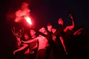 Πάρτι μέχρι το ξημέρωμα για τον Κυπελλούχο ΠΑΟΚ στη Θεσσαλονίκη (φώτος)