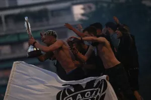 Πάρτι μέχρι το ξημέρωμα για τον Κυπελλούχο ΠΑΟΚ στη Θεσσαλονίκη (φώτος)