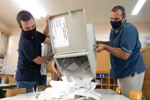 Η καταμέτρηση των ψήφων (Φώτος)
