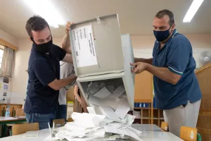 Η καταμέτρηση των ψήφων (Φώτος)