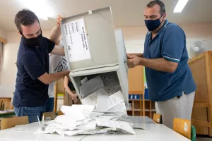 Η καταμέτρηση των ψήφων (Φώτος)