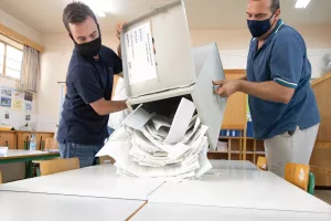 Η καταμέτρηση των ψήφων (Φώτος)