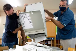 Η καταμέτρηση των ψήφων (Φώτος)