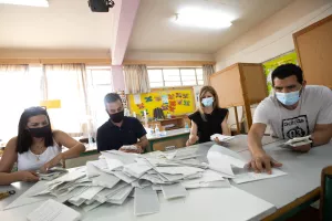 Η καταμέτρηση των ψήφων (Φώτος)
