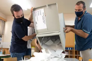 Η καταμέτρηση των ψήφων (Φώτος)