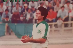 "Μόνο το Μαρακανά θα ήταν αρκετό/Τιμή και Δόξα στους Ομονοιάτες!"