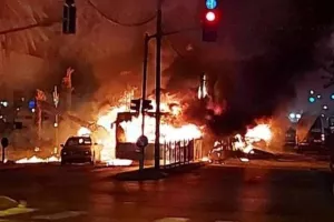 Έκτακτο/Επίθεση στο Τελ Αβίβ με ρουκέτες (βίντεο)