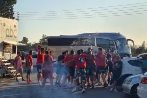 (ΒΙΝΤΕΟ/ΦΩΤΟΣ) Οργανωμένοι οπαδοί στο ξενοδοχείο και στο γήπεδο!