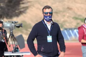 Ανακοίνωσε ότι ΑΠΟΧΩΡΕΙ