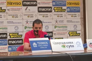 Ποντικός/"Ο Κίττος έκλαιγε στα αποδυτήρια"