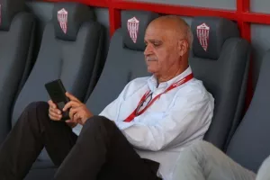 Βυθισμένος... ο πρόεδρος