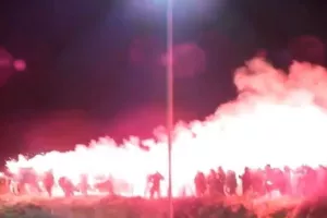 ΘΥΡΑ 9/"Είμαστε πιο κοντά από ποτέ- Χωρίς πολλά λόγια και φανφάρες"