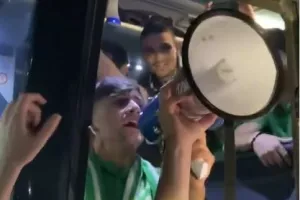Λοΐζου με ΠΑΘΟΣ/"Για σένα ζω, για σένα τραγουδώ, θέλω τρόπαιο..." (ΒΙΝΤΕΟ)