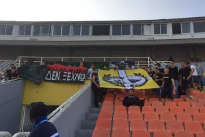 Οργανωμένοι Ολυμπιακού... φουλ με ΠΑΕΕΚ!