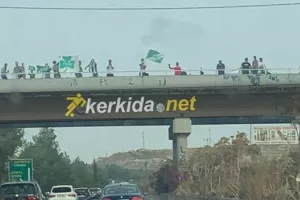 ΦΩΤΟΣ/Ομονοιάτες και στην αερογέφυρα!