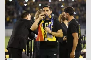 Σαν σήμερα: Το πάρτι τίτλου της ΑΕΚ... η επιστροφή στην κορυφή μετά από 24 χρόνια