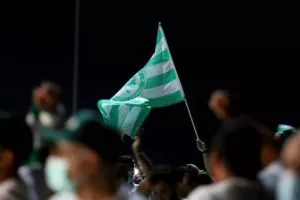 (BINTEO/ΦΩΤΟΣ) ΑΠΟΘΕΩΣΑΝ παίκτες και Μπεργκ οι Ομονοιάτες!