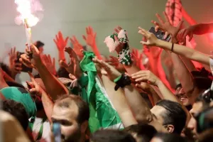 (BINTEO/ΦΩΤΟΣ) ΑΠΟΘΕΩΣΑΝ παίκτες και Μπεργκ οι Ομονοιάτες!