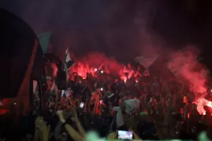 (BINTEO/ΦΩΤΟΣ) ΑΠΟΘΕΩΣΑΝ παίκτες και Μπεργκ οι Ομονοιάτες!