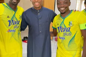 Δίπλα στην Kano Pillars (φώτος) 